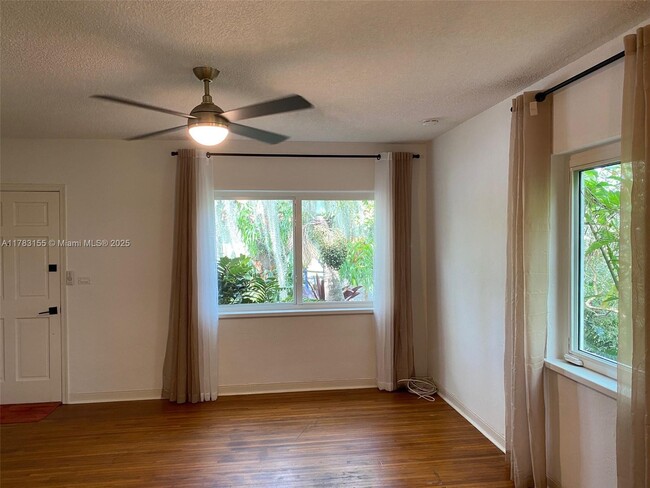 2811 SW 35th Ave in Miami, FL - Building Photo - Building Photo