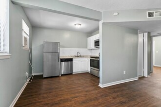 4827.5 NW Homestead Terrace in Riverside, MO - Building Photo - Building Photo