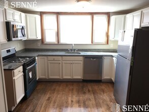 73 Lowell St, Unit 1 in Somerville, MA - Building Photo - Building Photo