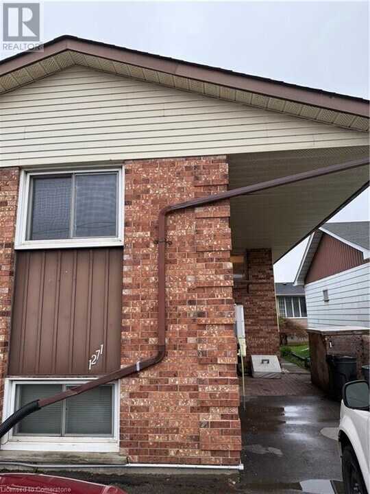 1271 Ottawa St S in Kitchener, ON - Building Photo