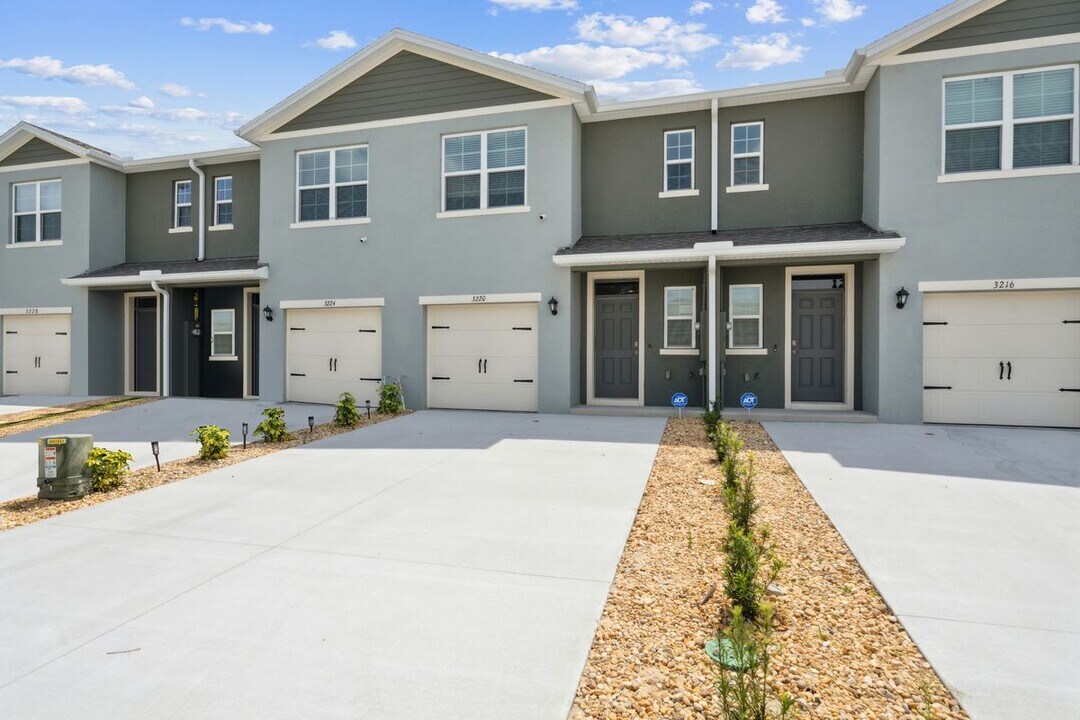 3220 Goose Rd in Davenport, FL - Building Photo