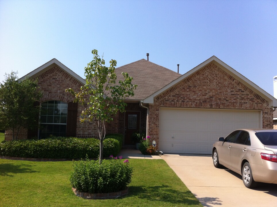 8127 Robertson Dr in Frisco, TX - Building Photo