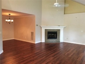 74 E Cydnee St in Fayetteville, AR - Building Photo - Building Photo