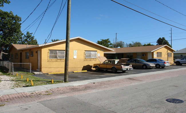 506 W 3rd St in Dania Beach, FL - Building Photo - Building Photo