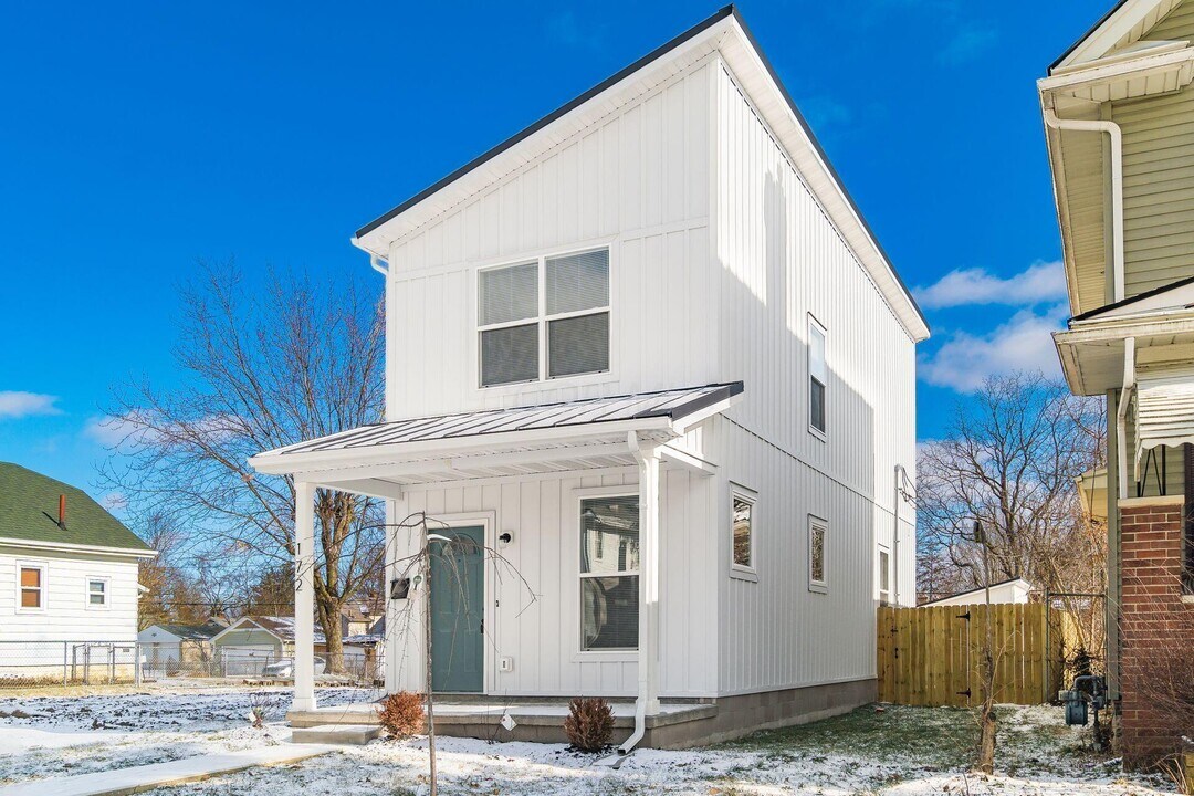 172 Whitethorne Ave in Columbus, OH - Building Photo