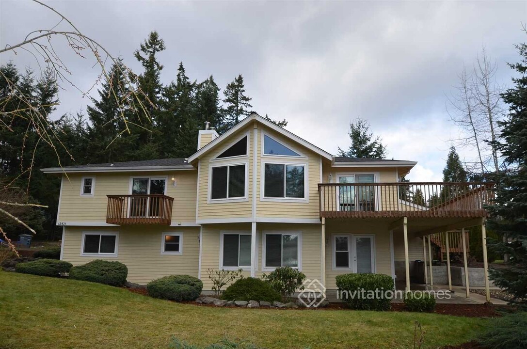 19511 64th St E in Bonney Lake, WA - Building Photo