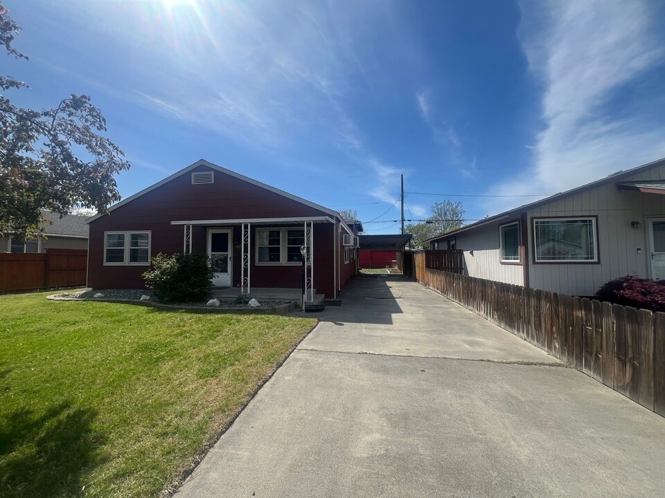 345 Sanford Ave in Richland, WA - Building Photo