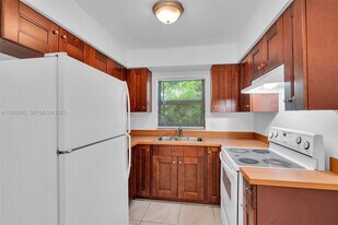 1451 NW 19th St in Fort Lauderdale, FL - Building Photo