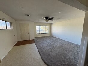 325 Crestview Way in Auburn, CA - Building Photo - Building Photo