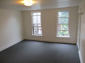 228 Green St, Unit B in Pittsburgh, PA - Foto de edificio - Building Photo