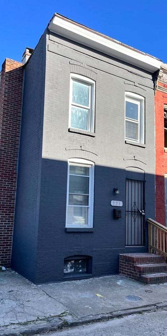 property at 221 S Vincent St
