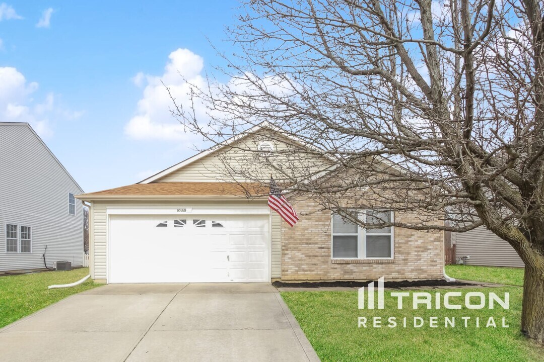 10160 Split Rock Way in Indianapolis, IN - Building Photo