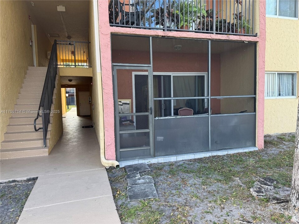 2862 NW 55th Ave in Lauderhill, FL - Building Photo