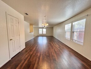 4406 Waldon Pond in San Antonio, TX - Building Photo - Building Photo