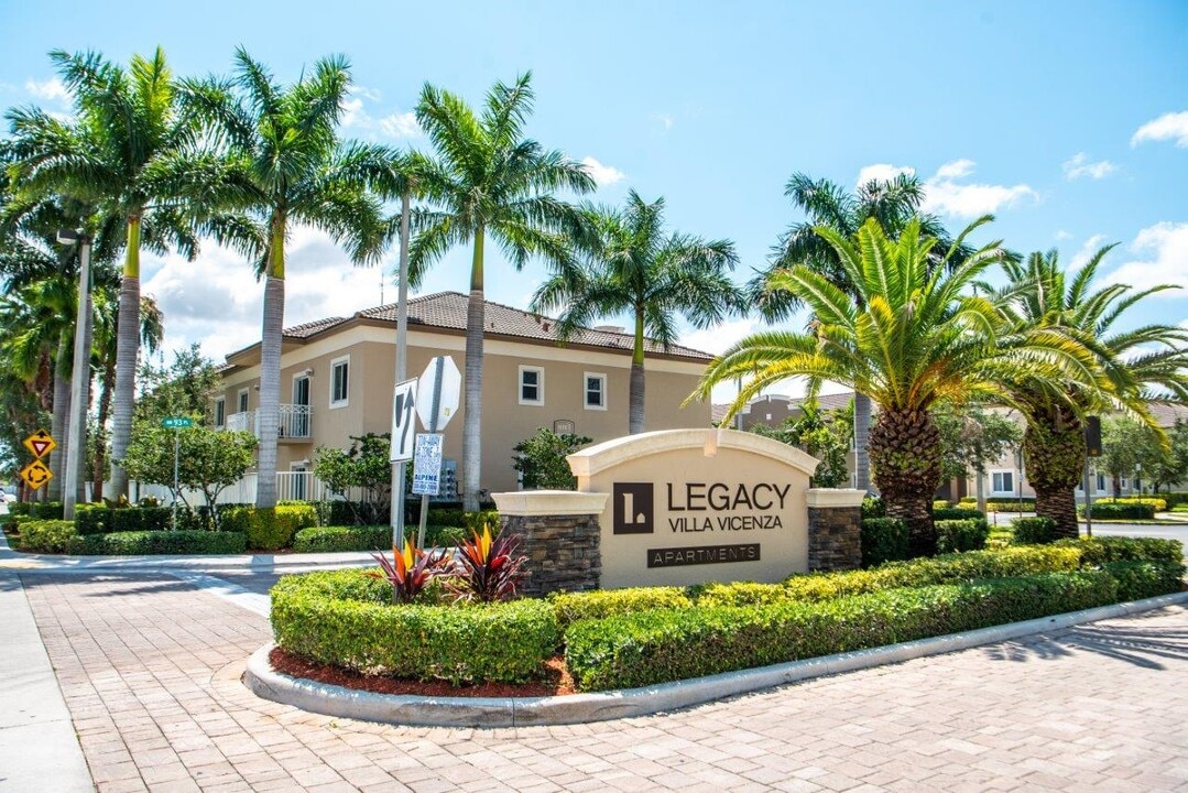Legacy Villa Vicenza in Hialeah Gardens, FL - Building Photo