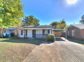 220 E Jacobs Dr in Midwest City, OK - Building Photo