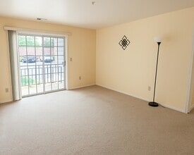 411 Waterford Dr in Edison, NJ - Building Photo - Building Photo