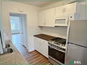 2807 Victory Blvd in Burbank, CA - Building Photo - Building Photo