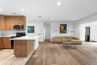 715 NE 25th Ave in Pompano Beach, FL - Building Photo - Building Photo