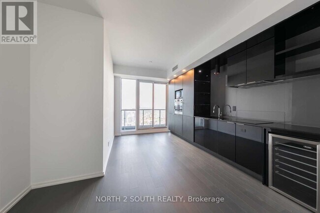 70 Temperance St in Toronto, ON - Building Photo - Building Photo