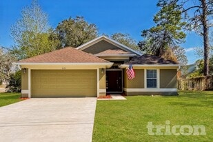 6681 Freeport Dr in Spring Hill, FL - Building Photo