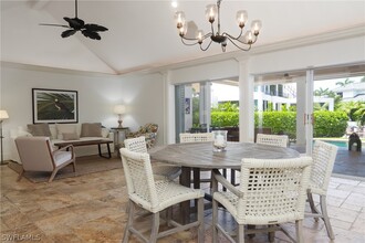 2201 Beacon Ln in Naples, FL - Foto de edificio - Building Photo