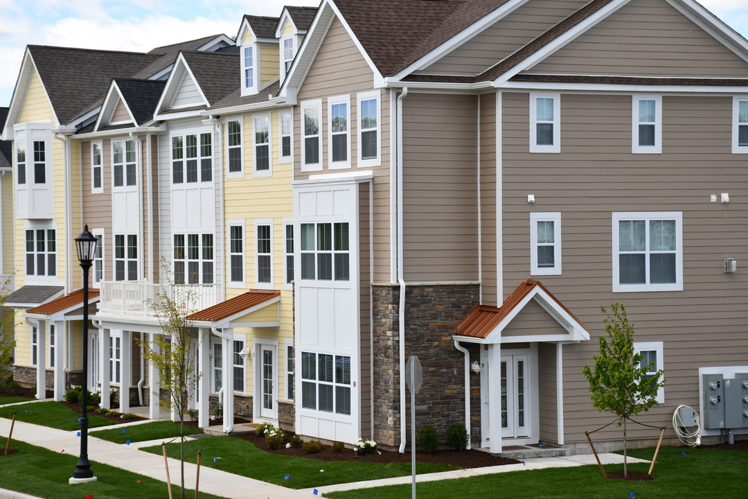 The Ridge at Talcott Mountain in Weatogue, CT - Foto de edificio