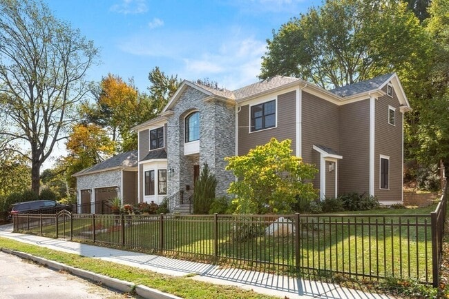 10 Fox Hill Rd in Newton, MA - Building Photo - Building Photo