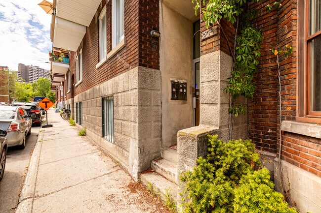 379-381 Édouard-Charles in Montréal, QC - Building Photo - Building Photo