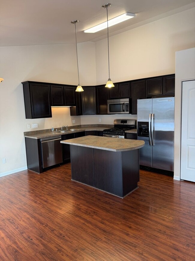 17075 Bowen Cir in Anchorage, AK - Building Photo - Building Photo