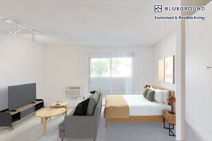 3883 Ingraham St, Unit SI FL1-ID262A in San Diego, CA - Building Photo