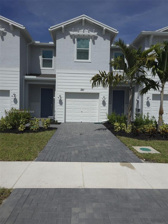 321 SE Crossoak Ln in Port St. Lucie, FL - Building Photo - Building Photo