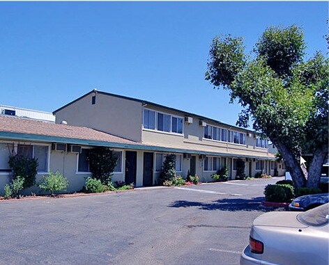 Cara Bay Apartments in Sacramento, CA - Building Photo