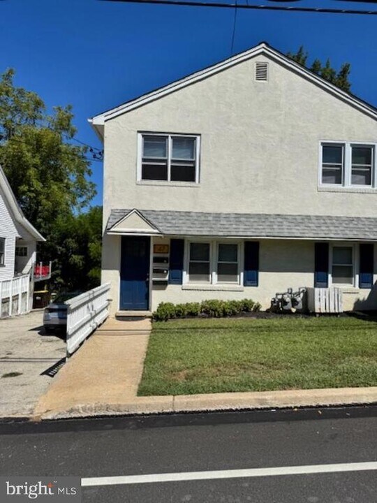 47 W Central Ave in Paoli, PA - Building Photo