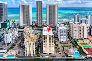 1833 S Ocean Dr in Hallandale Beach, FL - Building Photo