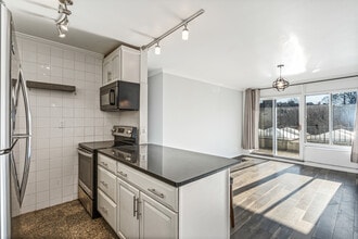 2540 Shore Blvd-Unit -# 2F in Queens, NY - Building Photo - Building Photo