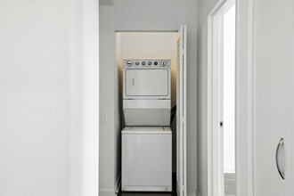 151 W Wacker Dr in Chicago, IL - Foto de edificio - Building Photo