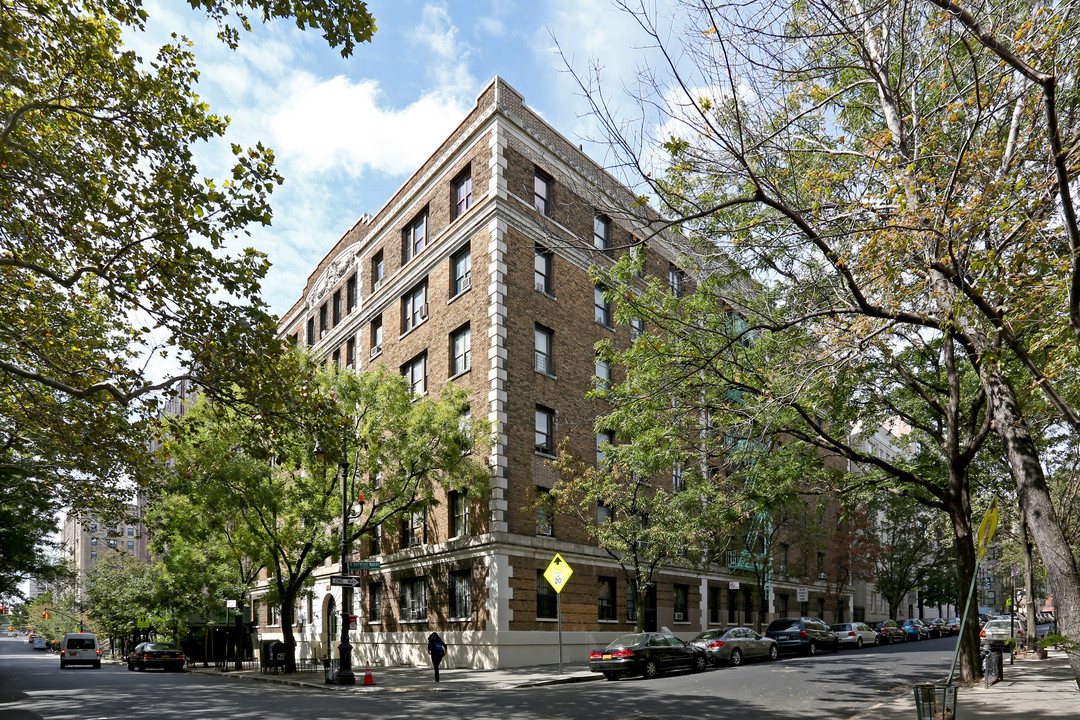 310 Convent Ave in New York, NY - Building Photo