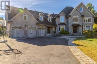 1326 Terrace Ridge Dr in Ottawa, ON - Building Photo