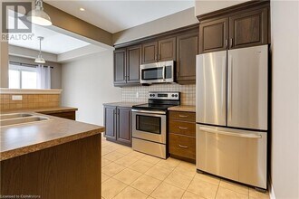 313 Featherstone Crescent in Kitchener, ON - Building Photo - Building Photo