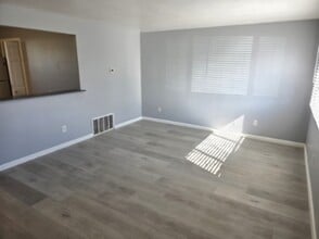 3904 Bay City Rd in Midland, MI - Building Photo - Building Photo