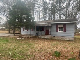 126 House Cir in Carrollton, GA - Building Photo