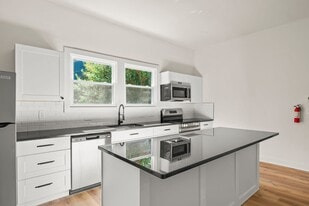 209 N Spring St in Winston-Salem, NC - Building Photo