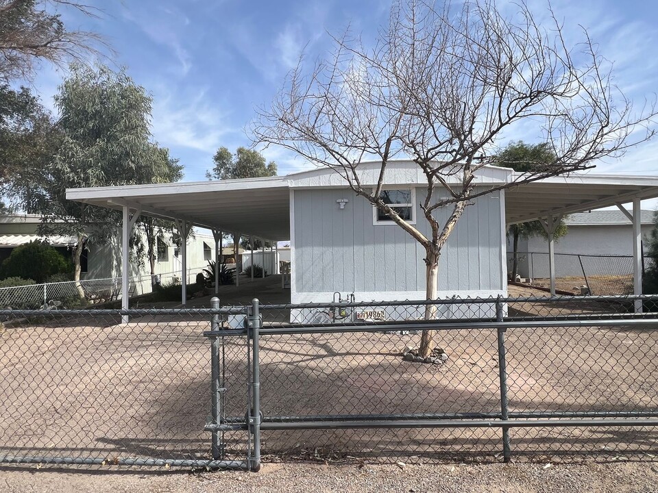 1986 Colorado Blvd in Bullhead City, AZ - Building Photo