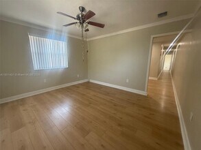 165 E 7th St in Hialeah, FL - Building Photo - Building Photo