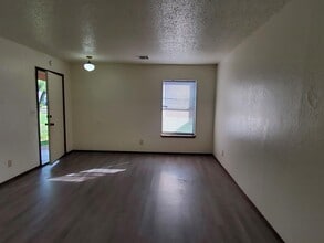 1306 Nancy Dr in Enid, OK - Building Photo - Building Photo