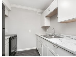 Bear Garden Apartments in Springfield, MO - Building Photo - Building Photo