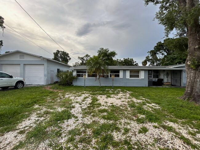 814 E 126th Ave in Tampa, FL - Building Photo - Building Photo
