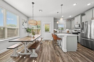 6514 Marsh Ln in Buda, TX - Building Photo - Building Photo