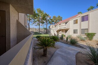 3791 Desert Marina Dr in Laughlin, NV - Foto de edificio - Building Photo